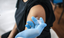 «Έρχονται» τα εμβόλια ακριβείας για συγκεκριμένες πληθυσμιακές ομάδες