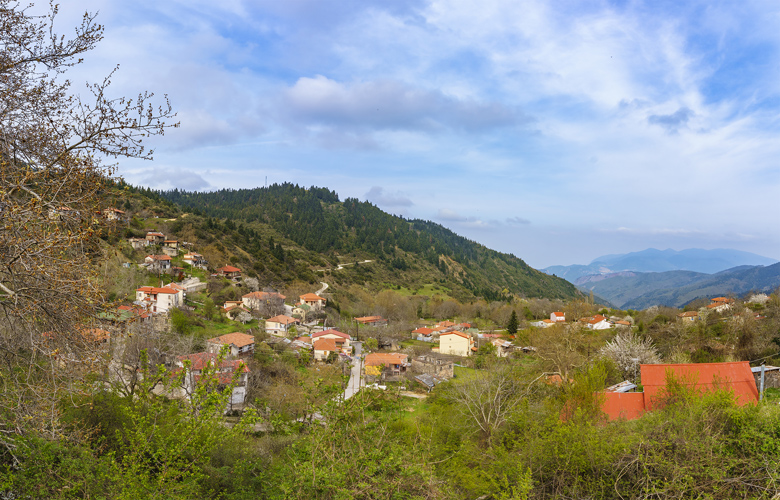 Παύλιανη, ένα χωριό σκαρφαλωμένο στα 1.030 μέτρα του όρους Οίτη