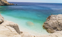 «Το πιο “περίεργο” και χαρισματικό ελληνικό νησί» που ξεχώρισε ο ταξιδιωτικός οδηγός «Lonely Planet» στους 50 κορυφαίους προορισμούς