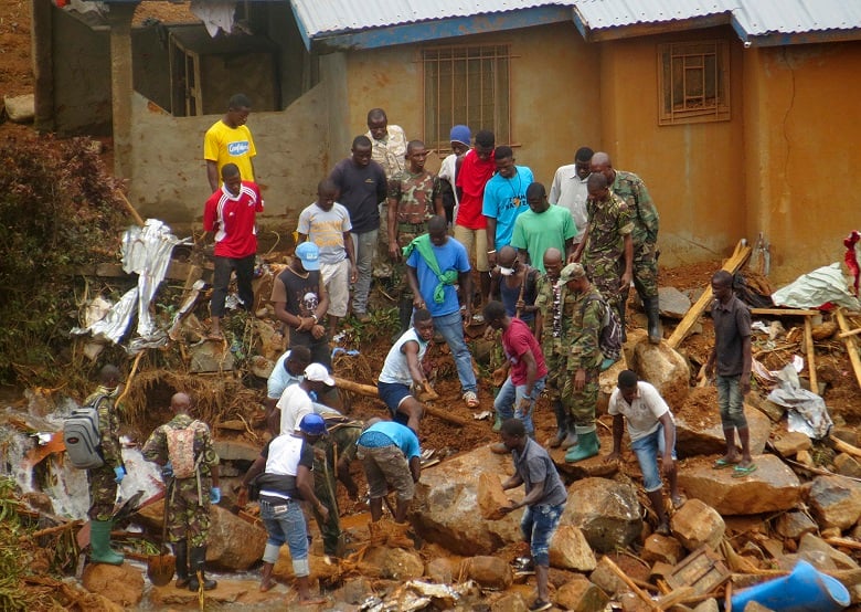 Σιέρα Λεόνε: Πάνω από 100 παιδιά νεκρά από τις πλημμύρες