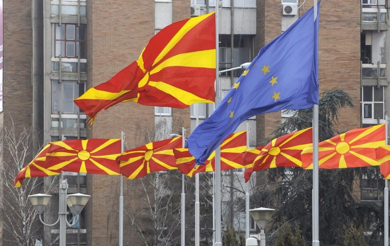 Μαξίμου: Για να βρούμε λύση στο όνομα πρέπει η ΠΓΔΜ να αλλάξει το σύνταγμα της