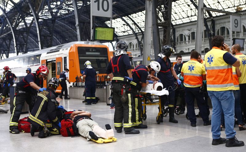Πανικός και δεκάδες τραυματίες από το σιδηροδρομικό στη Βαρκελώνη