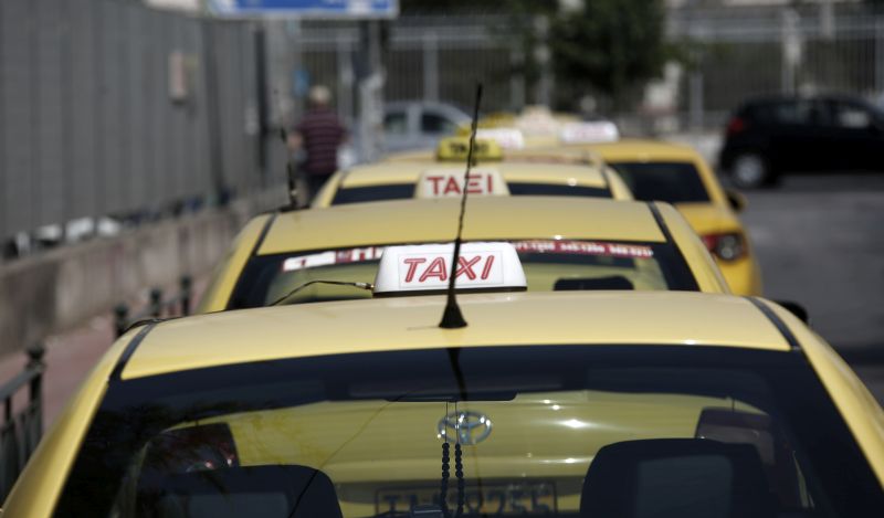 Αναταράξεις φέρνουν οι νομοθετικές πρωτοβουλίες για τα ταξί