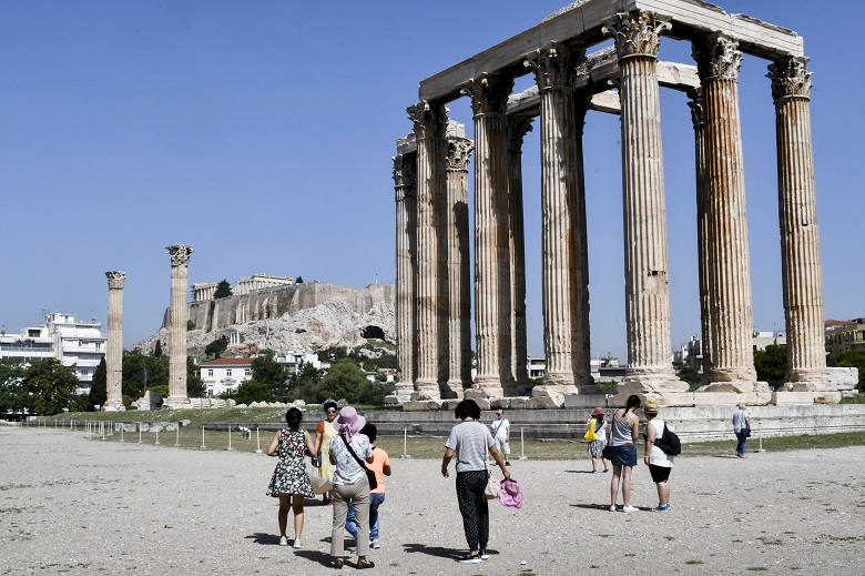 Νέα στοιχεία για τα έσοδα από τον τουρισμό: Στα 17,5 δισ. ευρώ το 2015