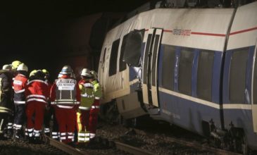 Σύγκρουση τρένων με δεκάδες θύματα στη Γερμανία