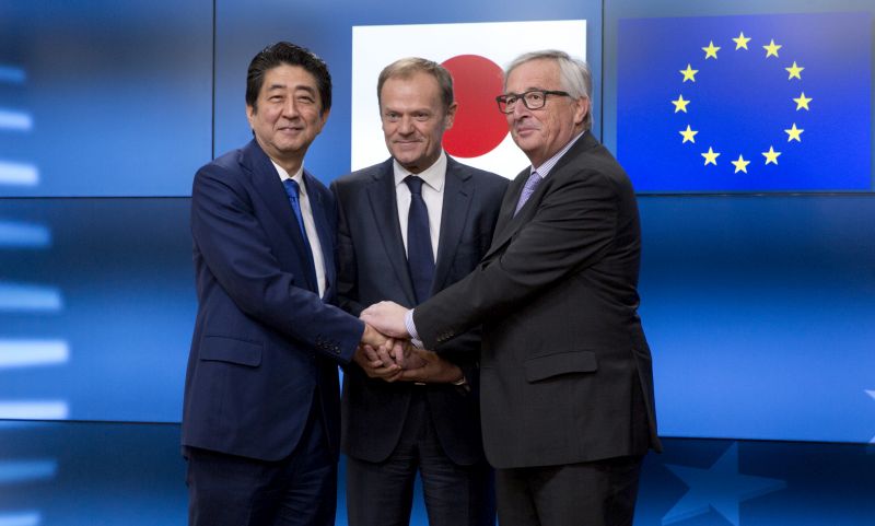 Συμφωνία ελεύθερου εμπορίου μεταξύ ΕΕ-Ιαπωνίας, απέναντι στον Τραμπ