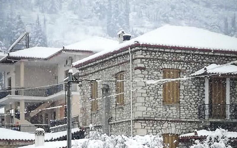 Στον κλοιό του «Θησέα» η χώρα