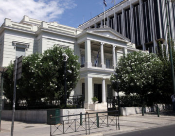 Καταδίκη της επίθεσης στην πρεσβεία της Γαλλίας από το υπουργείο Εξωτερικών