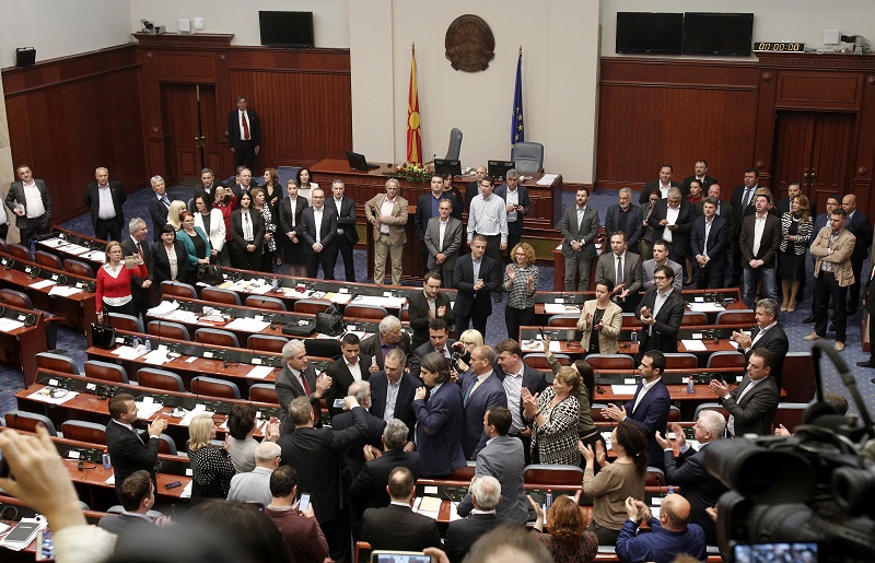 Απειλές για ταραχές και φυλάκιση τους δέχθηκαν κυβερνητικοί βουλευτές της ΠΓΔΜ