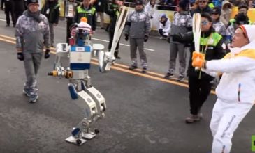 Δύο ρομπότ-λαμπαδηφόροι για τους Χειμερινούς Ολυμπιακούς στη Νότια Κορέα