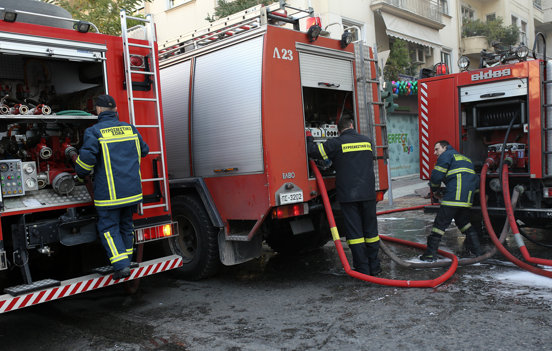 Πυρκαγιά σε κτίριο της Μητρόπολης Νίκαιας στην Πέτρου Ράλλη