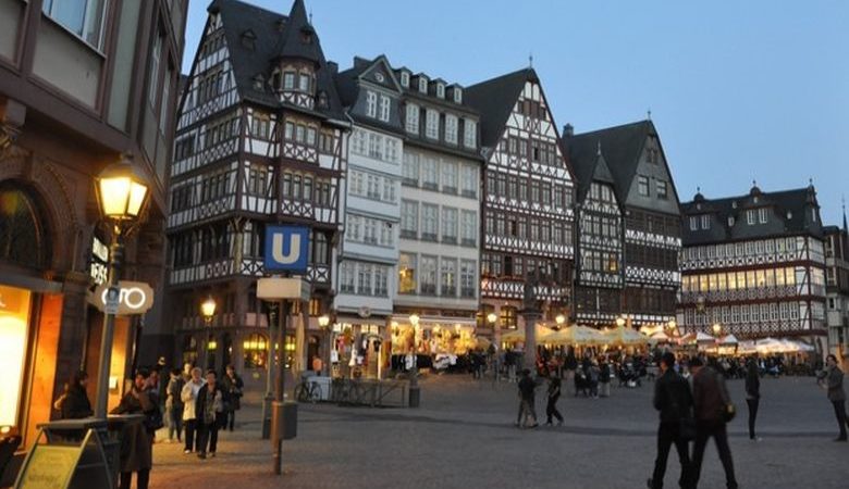 Εκκενώνεται χριστουγεννιάτικη αγορά στην Φρανκφούρτη