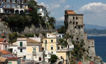 Κορονοϊός: Η Ιταλία ανοίγει τα σύνορά της για να σώσει τον τουρισμό της