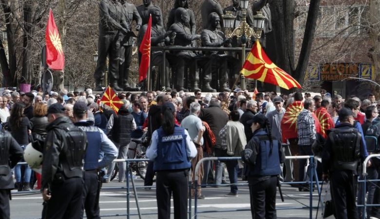 Σοβαροί πολιτικοί τριγμοί στην ΠΓΔΜ για την αλβανική γλώσσα