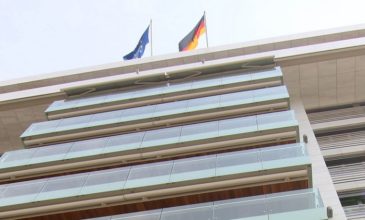 Έφοδος στο Γερμανικό Προξενείο – Απαίτησαν η πρόξενος να στείλει μέιλ