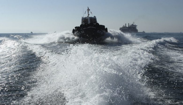 Καταδίωξη ταχύπλοου διακινητών με πυροβολισμούς στη θαλάσσια περιοχή της Ρόδου