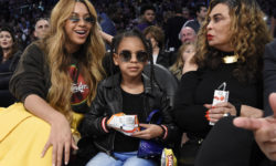Η κόρη της Beyoncé πρόσφερε 19.000 δολάρια σε δημοπρασία τέχνης