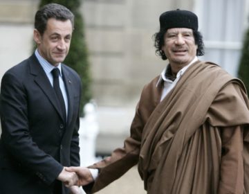 Υπό κράτηση o Σαρκοζί για παράνομη χρηματοδότηση από τον Καντάφι