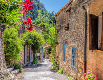 Moustiers Ste Marie, το ομορφότερο χωριό της Γαλλίας