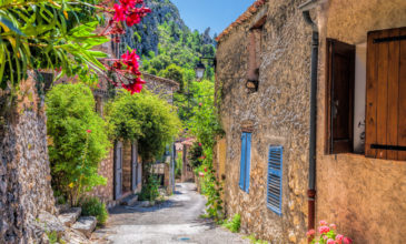 Moustiers Ste Marie, το ομορφότερο χωριό της Γαλλίας