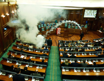 Δακρυγόνα στη Βουλή του Κοσόβου
