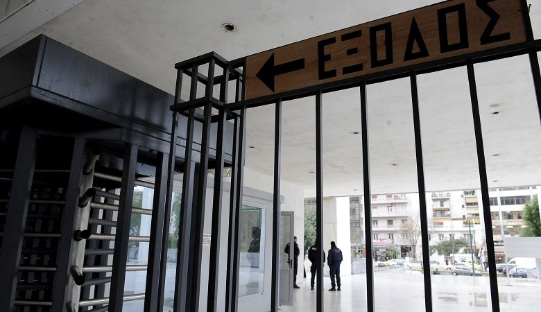 Έδειραν στις φυλακές τον πατέρα της 29χρονης που δολοφονήθηκε στην Κέρκυρα