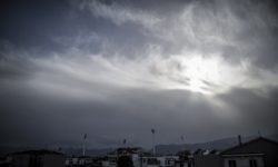Ραγδαία επιδείνωση του καιρού με βροχές και καταιγίδες – Σε ισχύ είναι το έκτακτο δελτίο