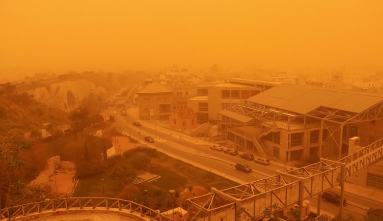 Η αφρικανική σκόνη ξανασκέπασε Ηράκλειο και Αθήνα