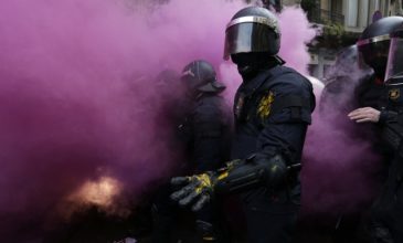 Συγκρούσεις αυτονομιστών και αστυνομικών στη Βαρκελόνη