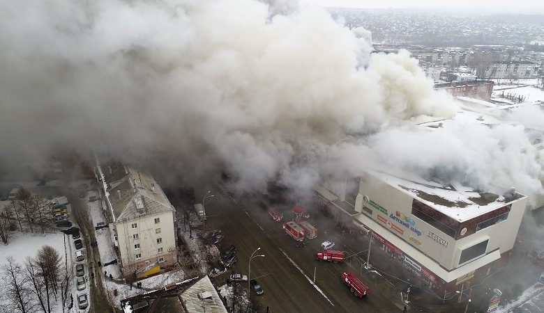 Φονική πυρκαγιά σε εμπορικό κέντρο στη Ρωσία