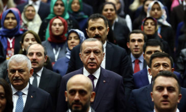 Ο οικονομικός πόλεμος που χάνει ο Ερντογάν