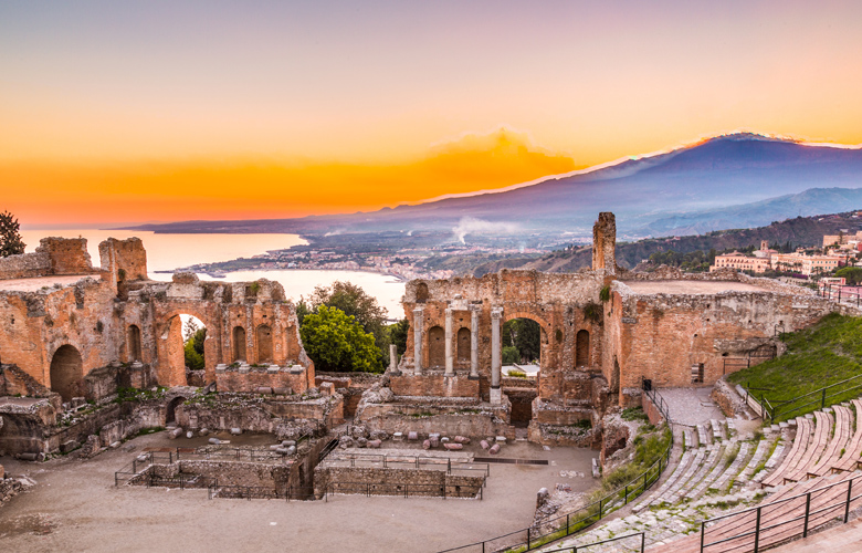 Η επιβλητική Αίτνα σκεπάζει το σισιλιάνικο ταμπεραμέντο της Κατάνια