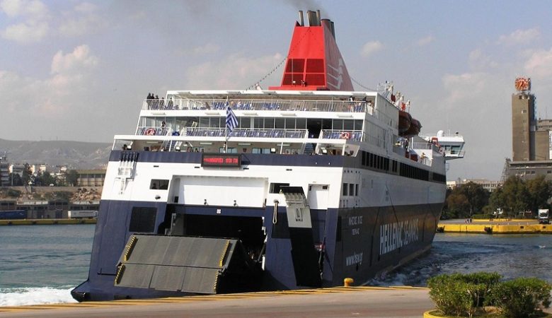 Στο λιμάνι της Χίου προσέκρουσε το επιβατηγό οχηματαγωγό πλοίο Nissos Samos