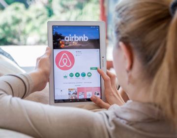 «Μπλόκο» δια της πλαγίας στην Airbnb βάζει η Πορτογαλία