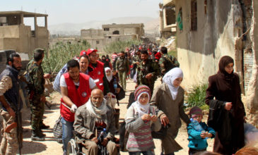 Χιλιάδες άνθρωποι φεύγουν από το τελευταίο προπύργιο του ISIS στην Συρία