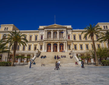 Η Σύρος στην κορυφή των προτεινόμενων νησιών για τις διακοπές των Ιταλών το φθινόπωρο