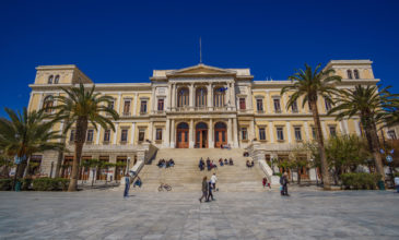 Η Σύρος στην κορυφή των προτεινόμενων νησιών για τις διακοπές των Ιταλών το φθινόπωρο