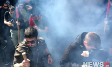Ένταση και δακρυγόνα στο πανεκπαιδευτικό στο κέντρο της Αθήνας