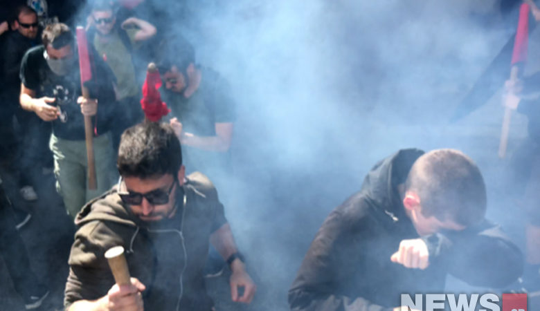 Ένταση και δακρυγόνα στο πανεκπαιδευτικό στο κέντρο της Αθήνας