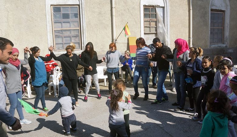 Κούρδοι πρόσφυγες γιόρτασαν το Νεβρόζ στα Τρίκαλα