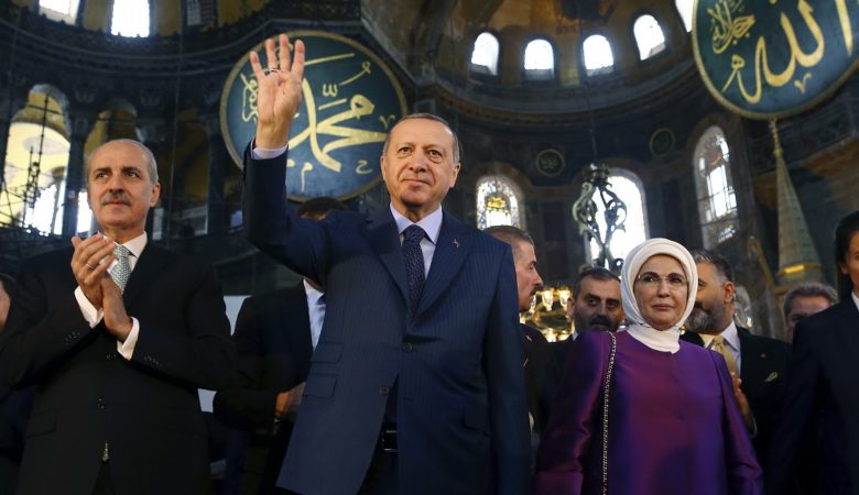 Νέα πρόκληση Ερντογάν: «Σύμβολο του τουρκικού αιώνα η Αγία Σοφία»