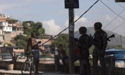 Φρίκη στην Βραζιλία: Έφηβος σκότωσε με σφυρί τους θετούς γονείς του και μετά τους έκαψε