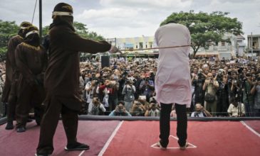 Ομοφυλόφιλοι στην Ινδονησία κινδυνεύουν με 100 μαστιγώσεις