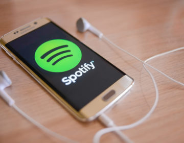 Το Spotify δεν θα απαγορεύσει εντελώς τη μουσική που δημιουργείται από Τεχνητή Νοημοσύνη