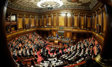 Πρώτες διαβουλεύσεις για να μπορέσει να συγκροτηθεί κυβέρνηση στην Ιταλία
