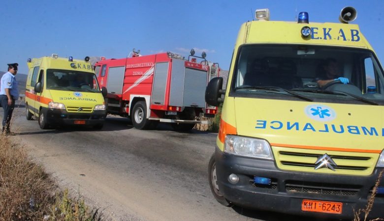 Ανατράπηκε πυροσβεστικό όχημα στην Πάτρα – Δύο πυροσβέστες τραυματίες