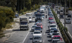 Καραμπόλα τριών φορτηγών στην εθνική οδό Αθηνών-Κορίνθου στη γέφυρα του Ασπροπύργου