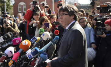 Ισπανία: Ο Καταλανός ηγέτης Πουτζντεμόν μπορεί να κρατά το κλειδί για την άρση του εκλογικού αδιεξόδου
