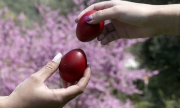 Γιατί το Πάσχα τσουγκρίζουμε κόκκινα αυγά