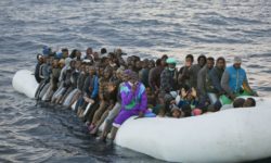 Εντοπίστηκε σκάφος με μετανάστες στο Ταίναρο